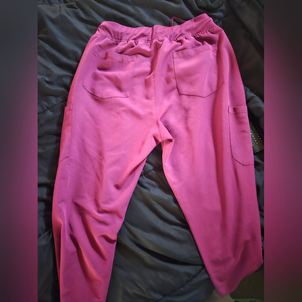 Mandala Womens Scrub Set In Raspberry LP - Picture 4 of 6